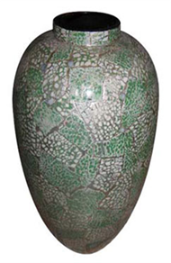 vase with eggshell